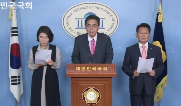 국회교육위원회 소속 국의읭원 5명이 전국 13개 교육감을 직무유기 및 배임혐의로 고발한다는 기자회회견을 했다. 