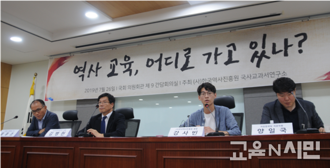 왼쪽부터 홍후조 고려대학교 교육학과 교수, 김병헌 국사교과서연구소 소장, 강사빈 (사)한국역사진흥원 원장, 양일국 자유민주연구원 정책연구위원)