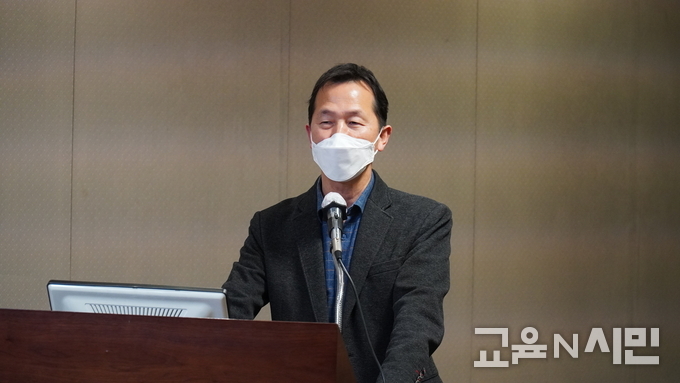 서울상천초등학교 이준범 교장, 복잡 반응과정의 교육적 의미 토론 중