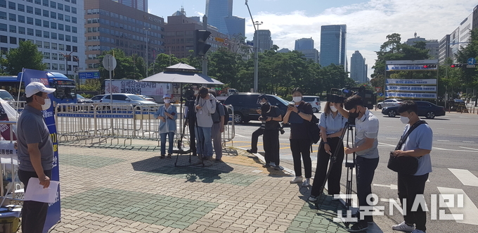 뉴스1, 연합뉴스, 뉴데일리, 중앙일보, 한국교육신문, 시사포커스 등 여러 언론매체 기자들의 열띤 취재