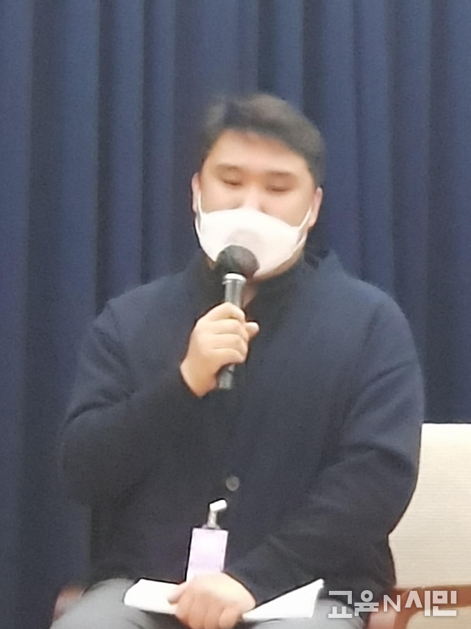발언 중인 간정혁 학부모 대표