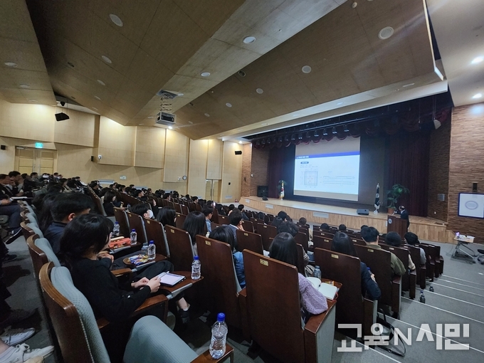 경기과학고(수원시 장안구 소재) 컨퍼런스홀을 가득 메운 참석자들